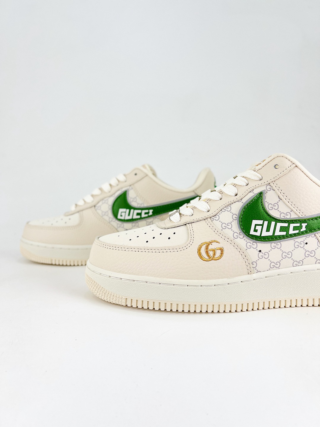 💰360 终端
Nike Air Force1 07 lo  古驰系列
定制空军
#原楦头原纸板  打造纯正空军版型
#专注外贸渠道  全掌内置蜂窝气垫 
#原盒配件 原厂中底钢印、拉帮完美  
货号：YF9511 804
尺码：36 36.5 37.5 38 38.5 39 40 40.5 41 42 42.5 43 44 45