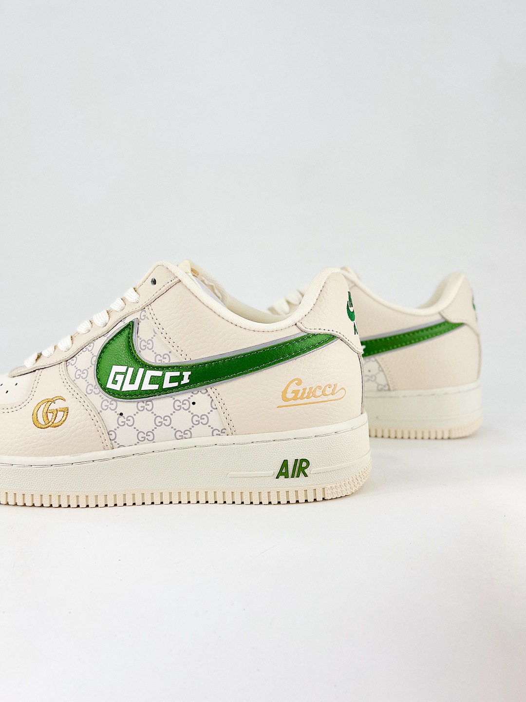 💰360 终端
Nike Air Force1 07 lo  古驰系列
定制空军
#原楦头原纸板  打造纯正空军版型
#专注外贸渠道  全掌内置蜂窝气垫 
#原盒配件 原厂中底钢印、拉帮完美  
货号：YF9511 804
尺码：36 36.5 37.5 38 38.5 39 40 40.5 41 42 42.5 43 44 45