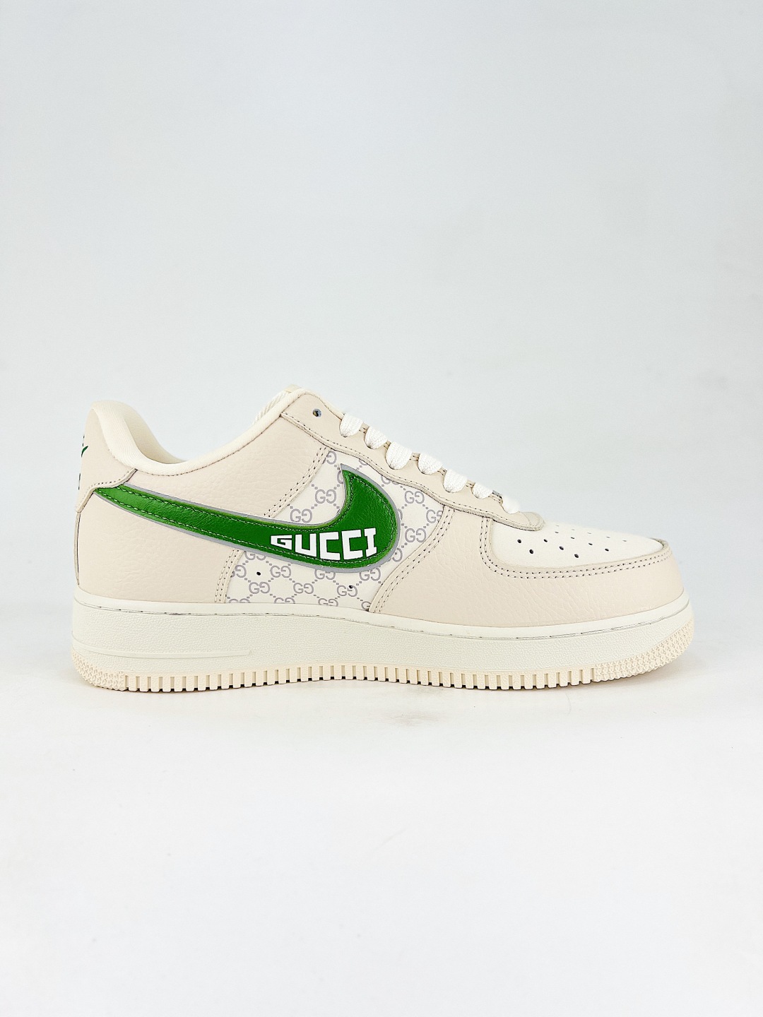 💰360 终端
Nike Air Force1 07 lo  古驰系列
定制空军
#原楦头原纸板  打造纯正空军版型
#专注外贸渠道  全掌内置蜂窝气垫 
#原盒配件 原厂中底钢印、拉帮完美  
货号：YF9511 804
尺码：36 36.5 37.5 38 38.5 39 40 40.5 41 42 42.5 43 44 45