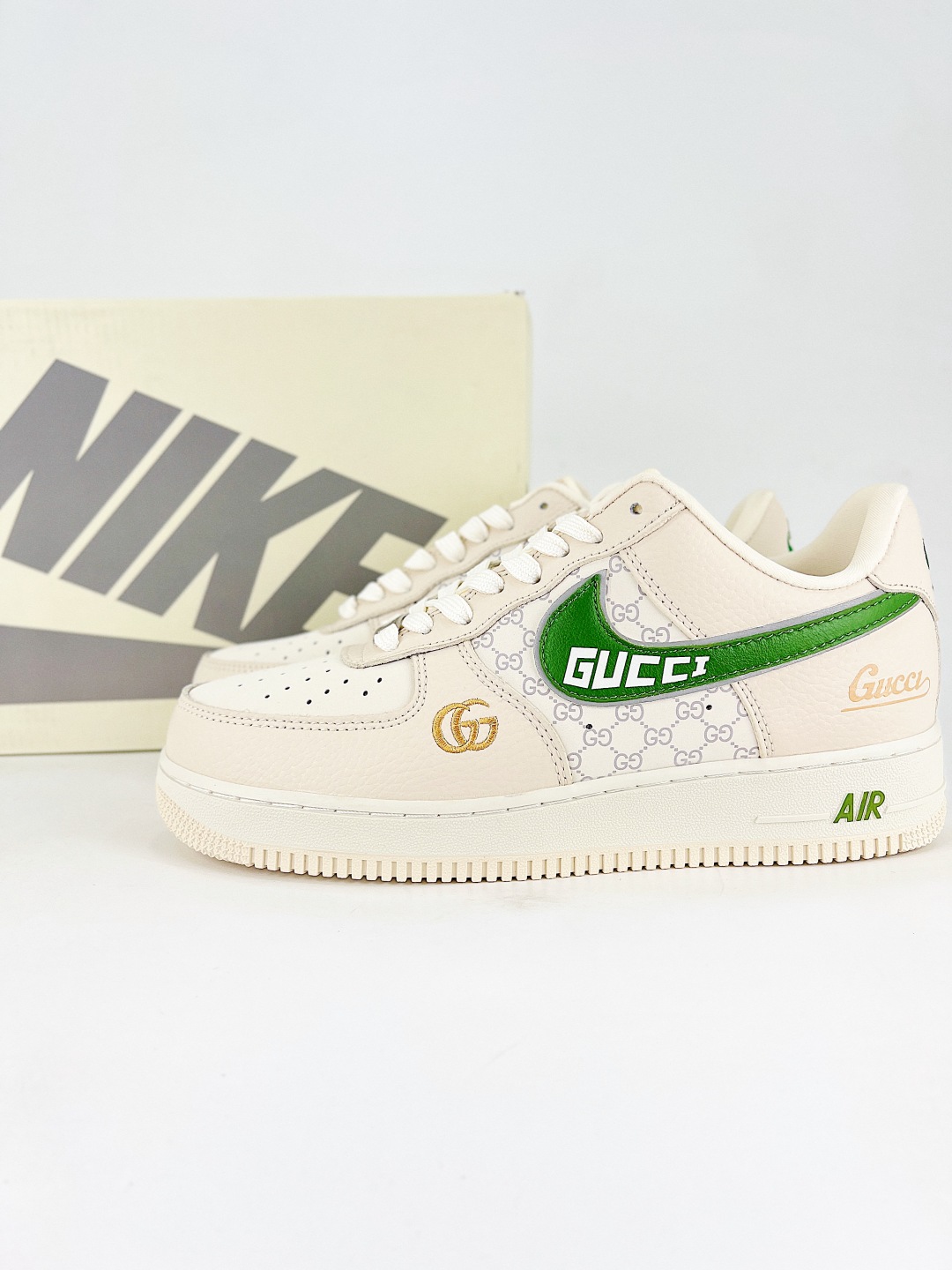💰360 终端
Nike Air Force1 07 lo  古驰系列
定制空军
#原楦头原纸板  打造纯正空军版型
#专注外贸渠道  全掌内置蜂窝气垫 
#原盒配件 原厂中底钢印、拉帮完美  
货号：YF9511 804
尺码：36 36.5 37.5 38 38.5 39 40 40.5 41 42 42.5 43 44 45