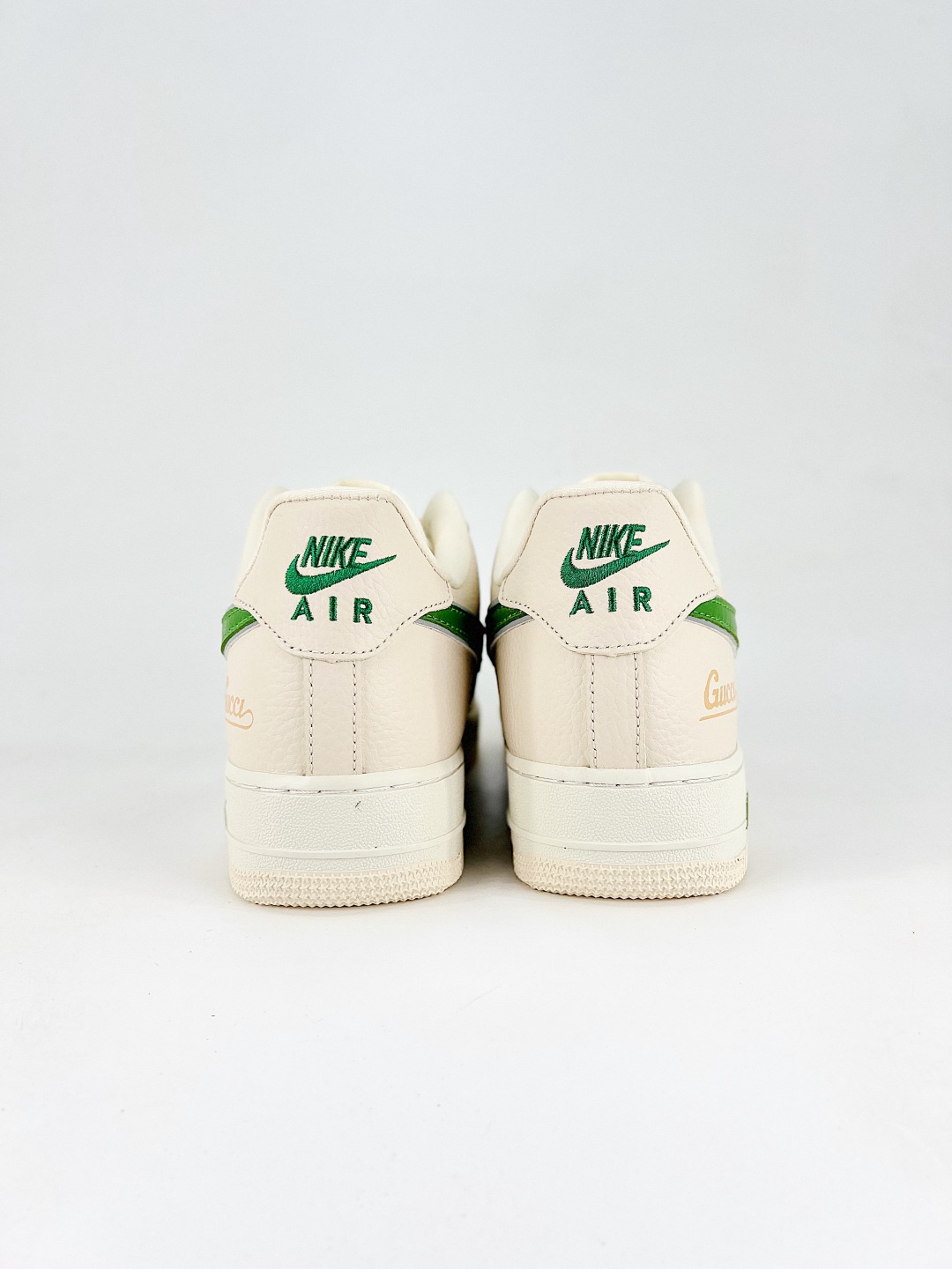💰360 终端
Nike Air Force1 07 lo  古驰系列
定制空军
#原楦头原纸板  打造纯正空军版型
#专注外贸渠道  全掌内置蜂窝气垫 
#原盒配件 原厂中底钢印、拉帮完美  
货号：YF9511 804
尺码：36 36.5 37.5 38 38.5 39 40 40.5 41 42 42.5 43 44 45