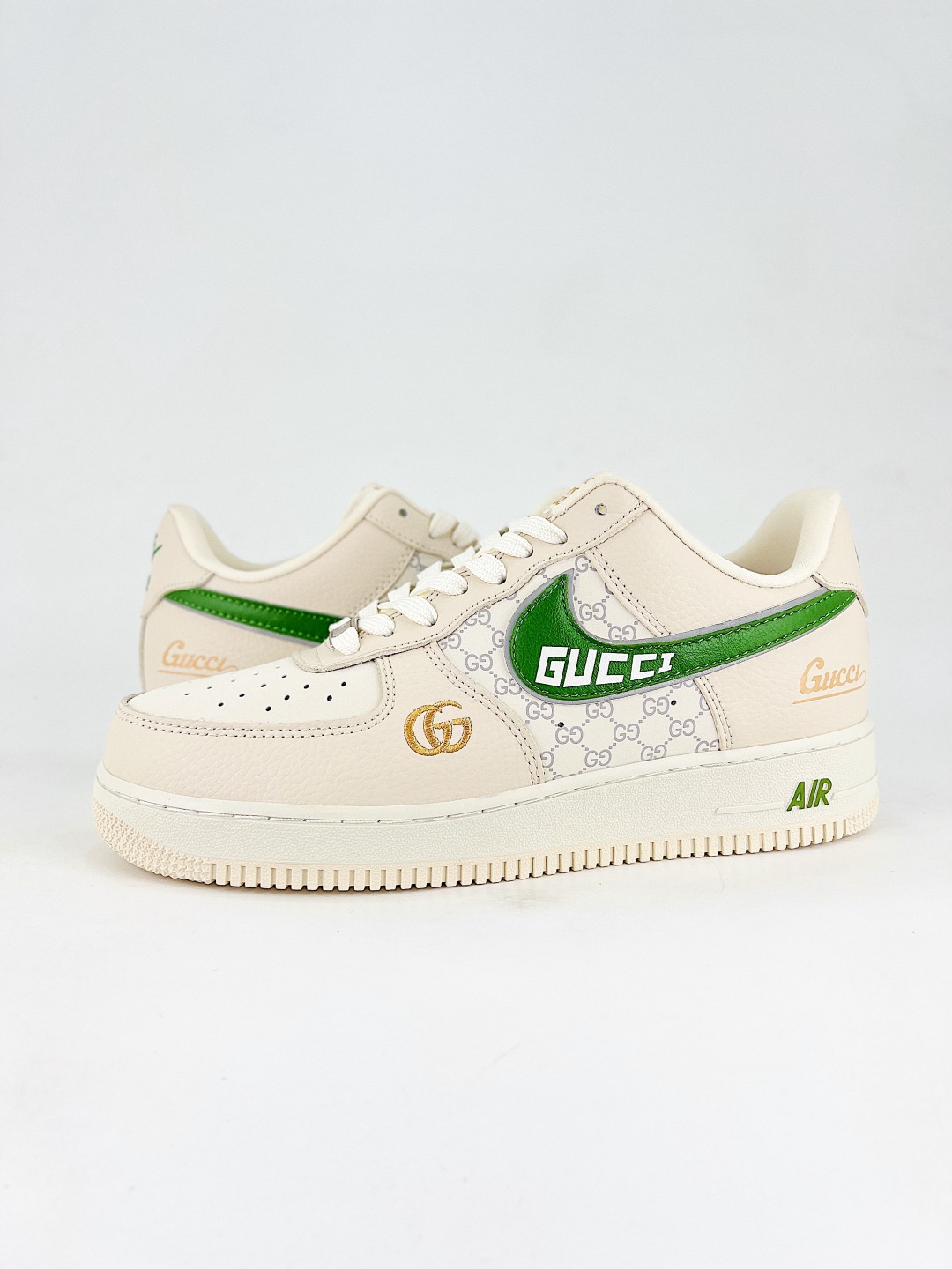 💰360 终端
Nike Air Force1 07 lo  古驰系列
定制空军
#原楦头原纸板  打造纯正空军版型
#专注外贸渠道  全掌内置蜂窝气垫 
#原盒配件 原厂中底钢印、拉帮完美  
货号：YF9511 804
尺码：36 36.5 37.5 38 38.5 39 40 40.5 41 42 42.5 43 44 45