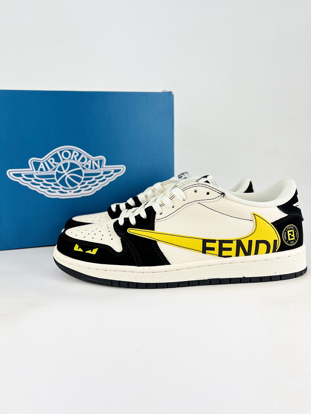 Nike Air Jordan 1 Low 定制配色 芬迪联名 定制AJ联名-高端定制 低帮复古文化板鞋 #定制鞋盒 大厂纯原品质出货 超高清洁度 皮料切割干净无任何毛边 细节完美 货号:DD7866 111