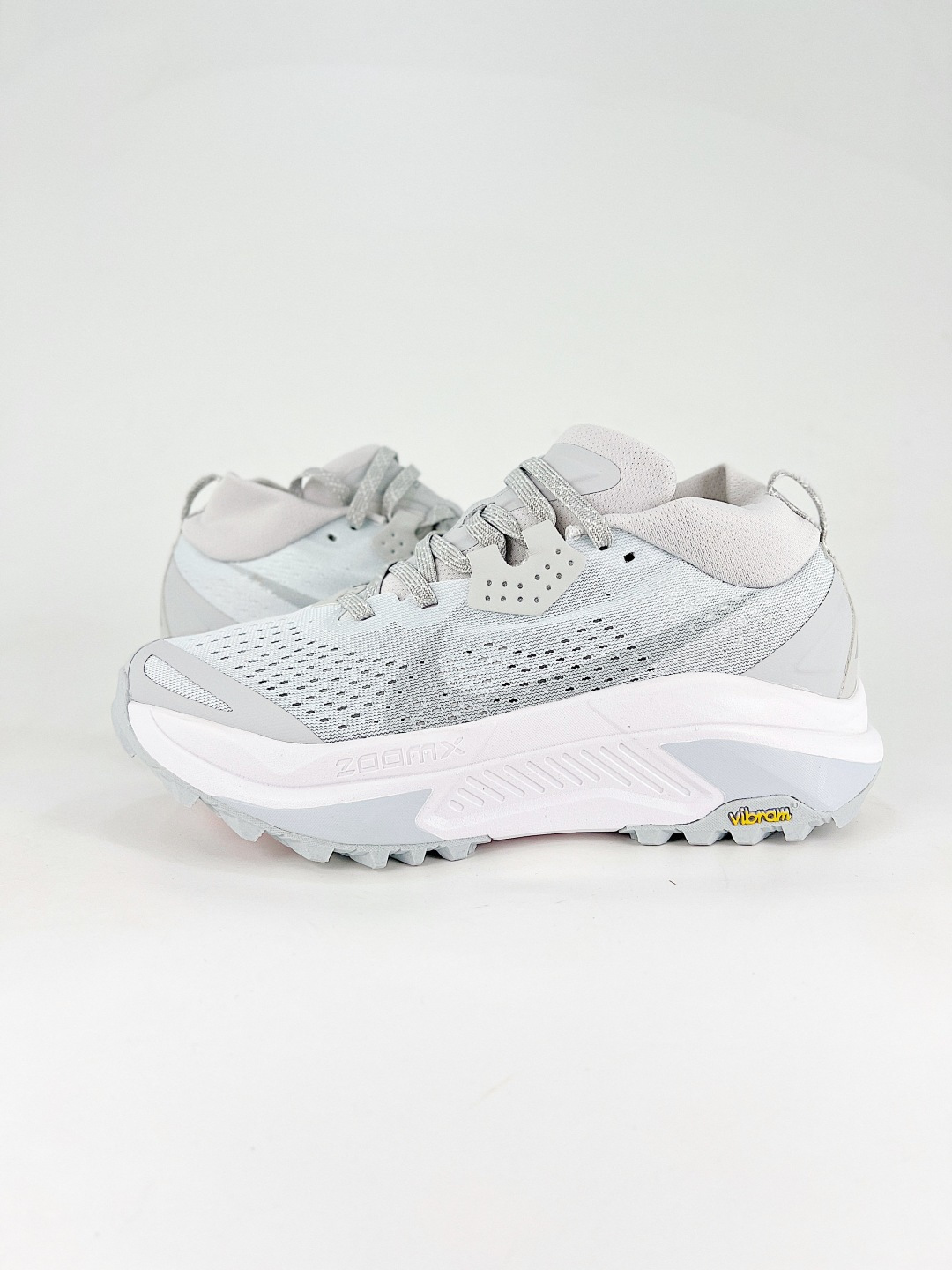 💰290 支持
NIKE ACG ZEGAA TRAIL 6
网面透气跑步鞋 兼顾迅疾外观和稳固脚感 后跟覆面和中足动态支撑巧妙融合 缔造稳定顺畅的迈步体验 采用密度更高的材料而且去除了前一代中操作的支撑 撑条设计
货号：HV8113 010
尺码：36 36.5 37.5 38 38.5 39 40 40.5 41 42 42.5 43 44 45 