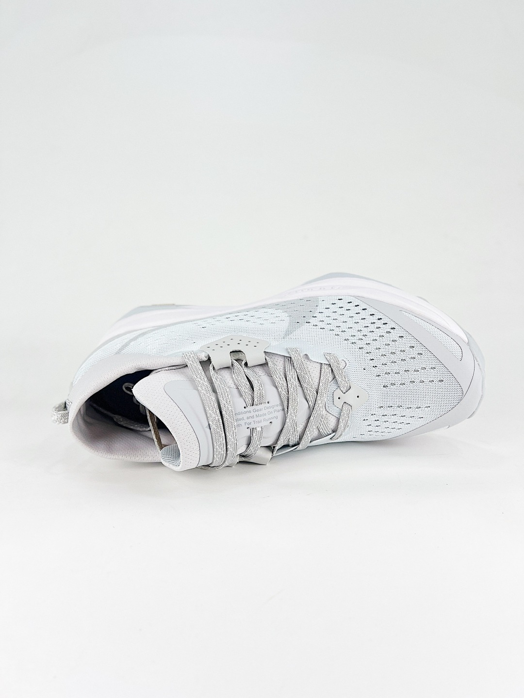 💰290 支持
NIKE ACG ZEGAA TRAIL 6
网面透气跑步鞋 兼顾迅疾外观和稳固脚感 后跟覆面和中足动态支撑巧妙融合 缔造稳定顺畅的迈步体验 采用密度更高的材料而且去除了前一代中操作的支撑 撑条设计
货号：HV8113 010
尺码：36 36.5 37.5 38 38.5 39 40 40.5 41 42 42.5 43 44 45 