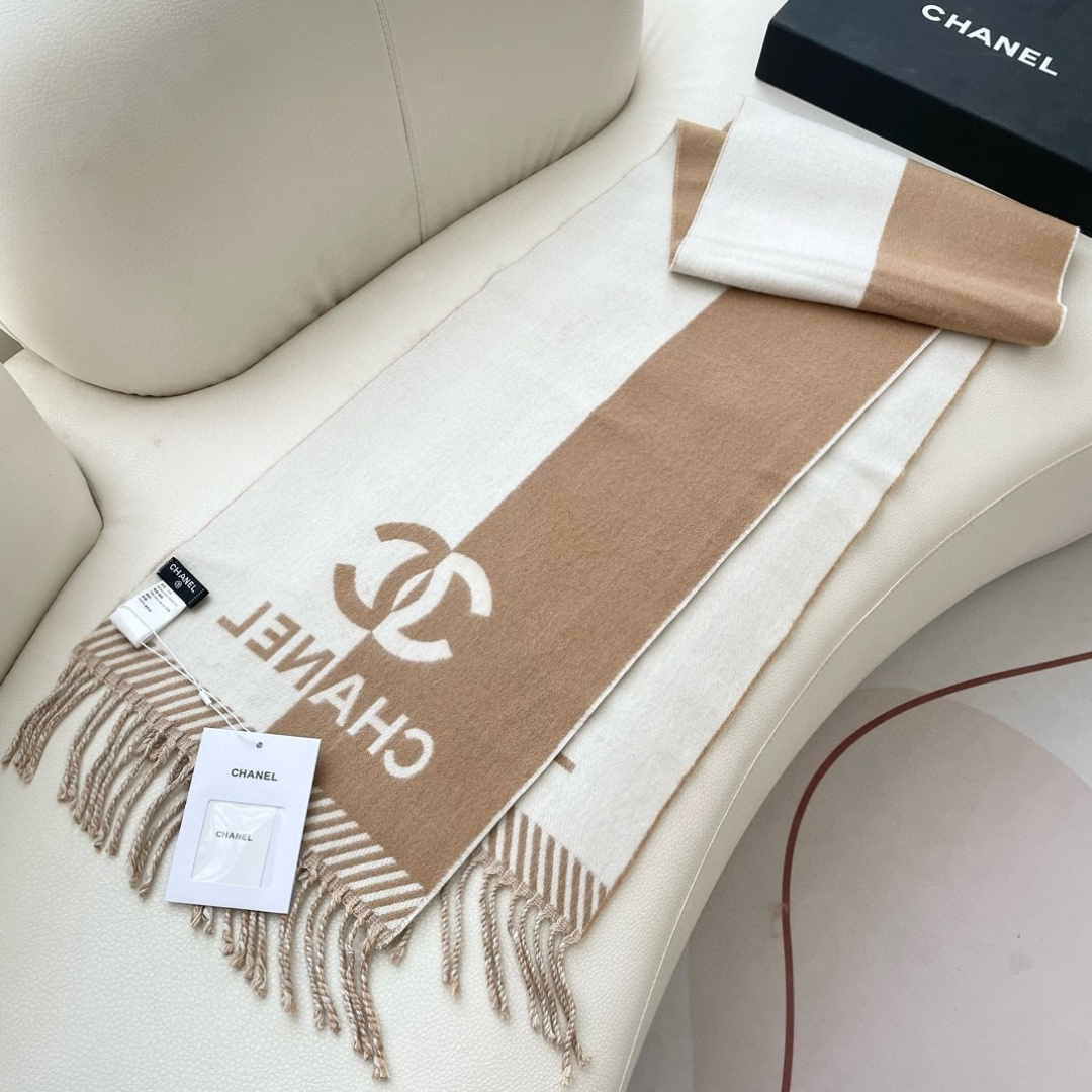 CHANEL新《双面拼色提花》目测是大爆款！双面异色提花 两面完全相反的颜色及图案 设计真的非常走心 ，