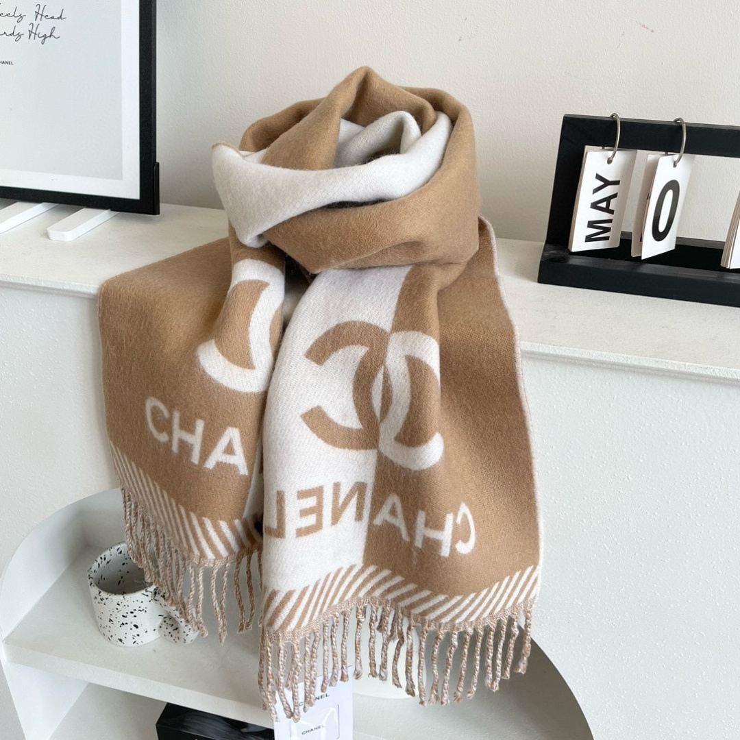 CHANEL新《双面拼色提花》目测是大爆款！双面异色提花 两面完全相反的颜色及图案 设计真的非常走心 ，