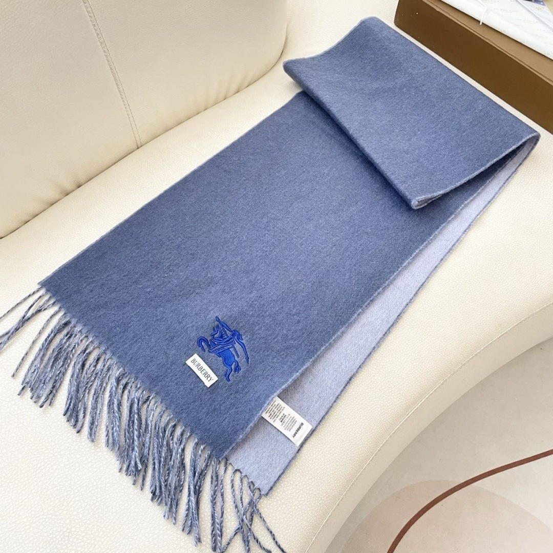 王牌口碑burberry深度水波纹经典羊绒格子围巾‼专柜最新品相，目前专柜都换上了新标👍经典中的经典.全