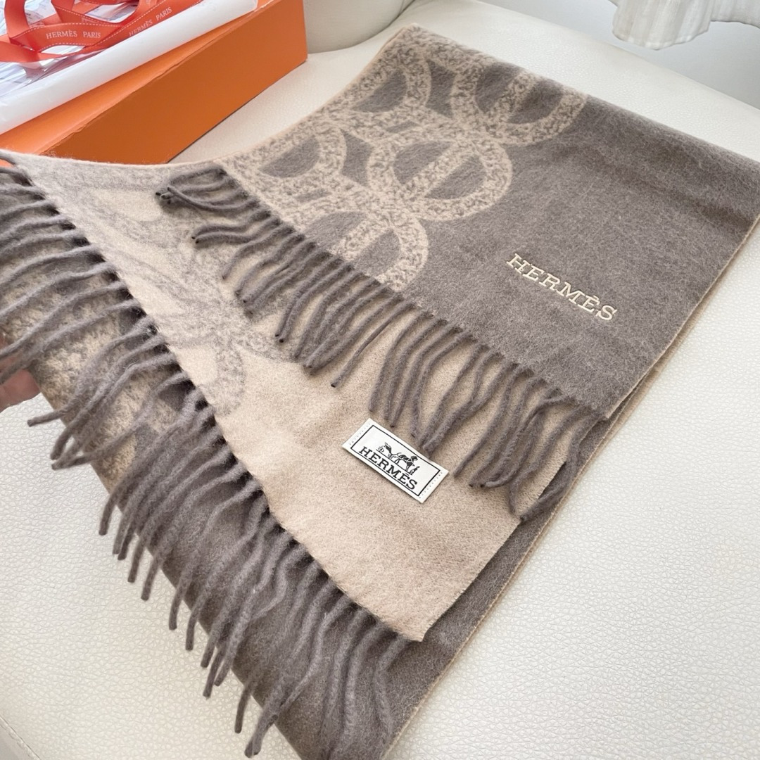 上新2025爱马仕男女款围巾且买且珍惜😍~都是出口订单所以比较难遇❤️东西讲究少而精😍好看的一定要收😎这