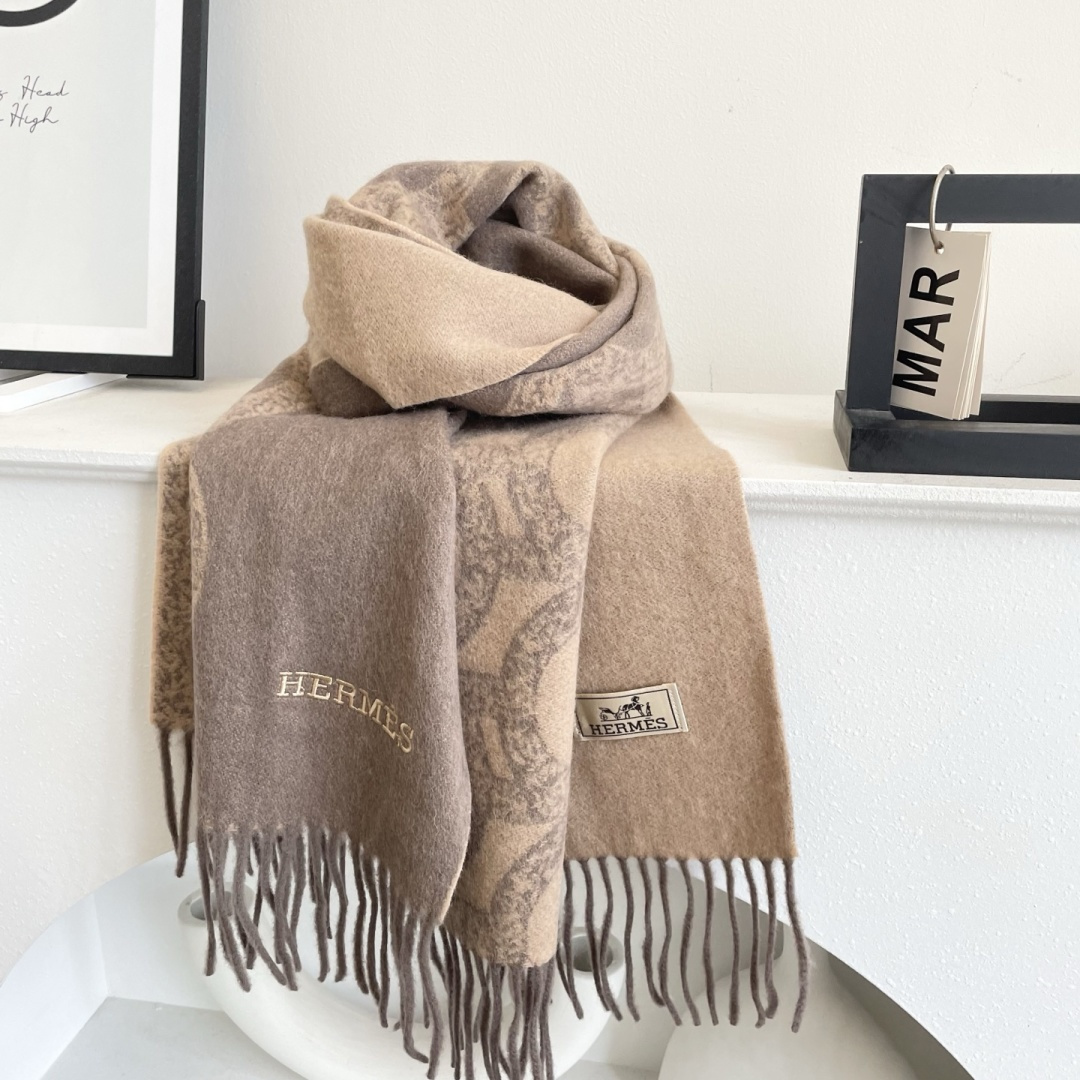 上新2025爱马仕男女款围巾且买且珍惜😍~都是出口订单所以比较难遇❤️东西讲究少而精😍好看的一定要收😎这