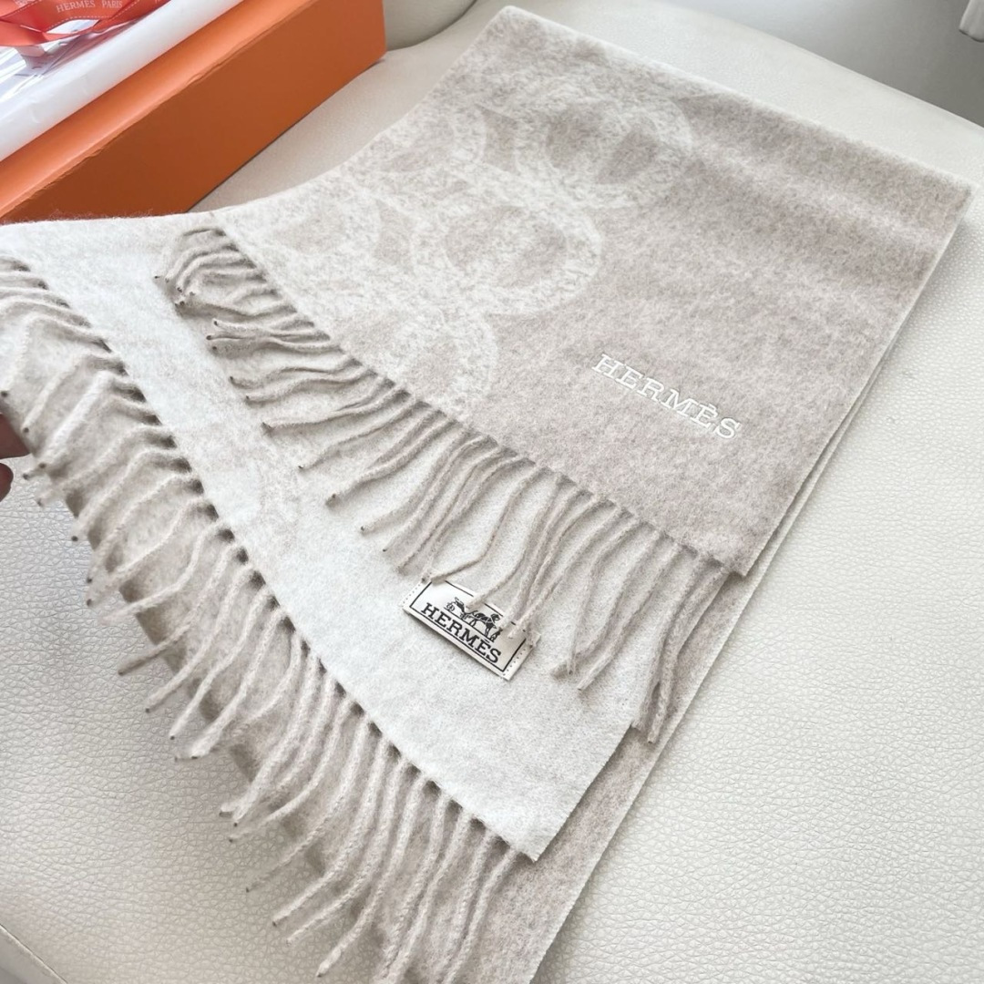 上新2025爱马仕男女款围巾且买且珍惜😍~都是出口订单所以比较难遇❤️东西讲究少而精😍好看的一定要收😎这
