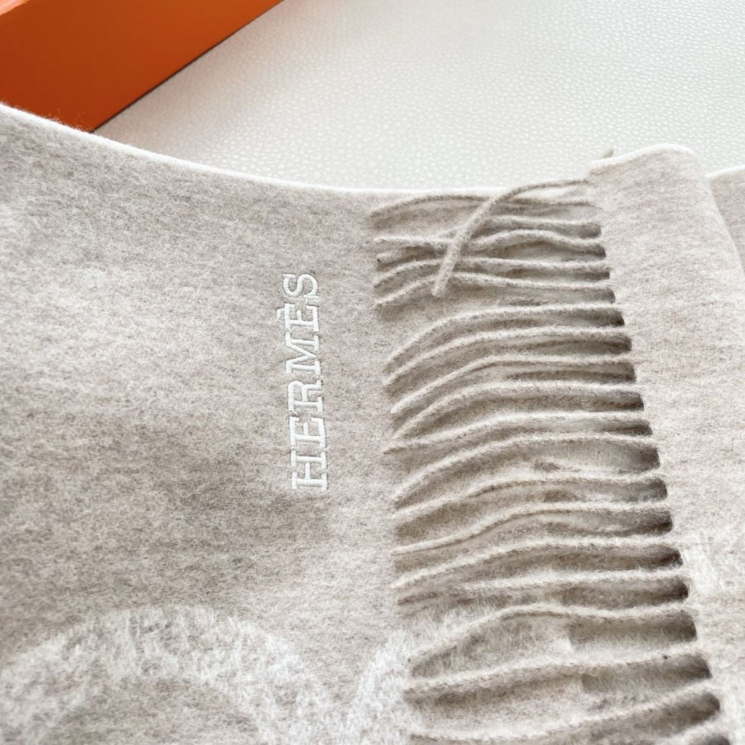 上新2025爱马仕男女款围巾且买且珍惜😍~都是出口订单所以比较难遇❤️东西讲究少而精😍好看的一定要收😎这