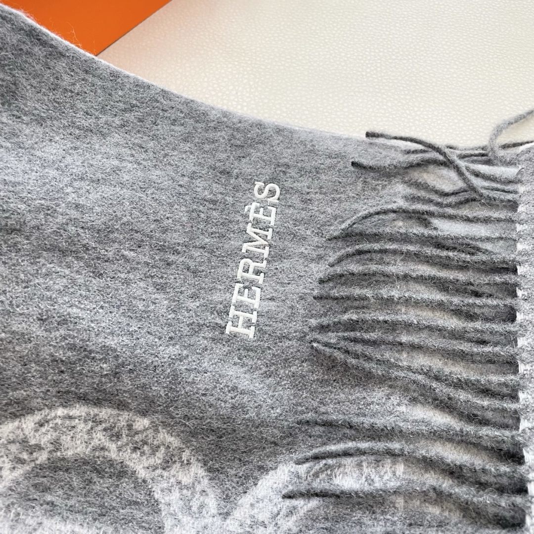 上新2025爱马仕男女款围巾且买且珍惜😍~都是出口订单所以比较难遇❤️东西讲究少而精😍好看的一定要收😎这