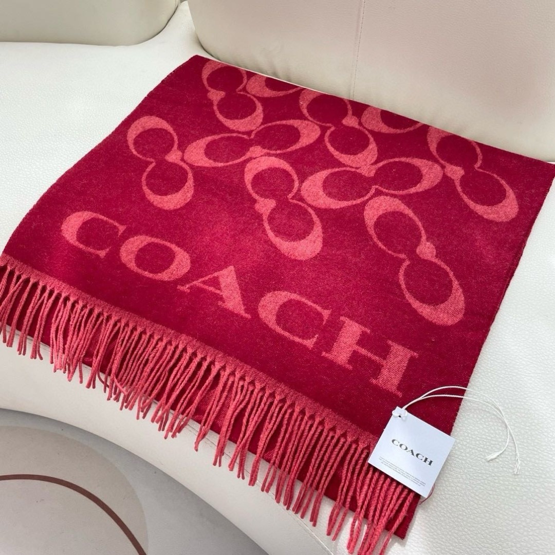 ✨✨【经典款】COACH经典 蔻驰披肩也太好看了吧！不仅有颜值还有品质，97%羊毛+3%羊绒，手感超级软