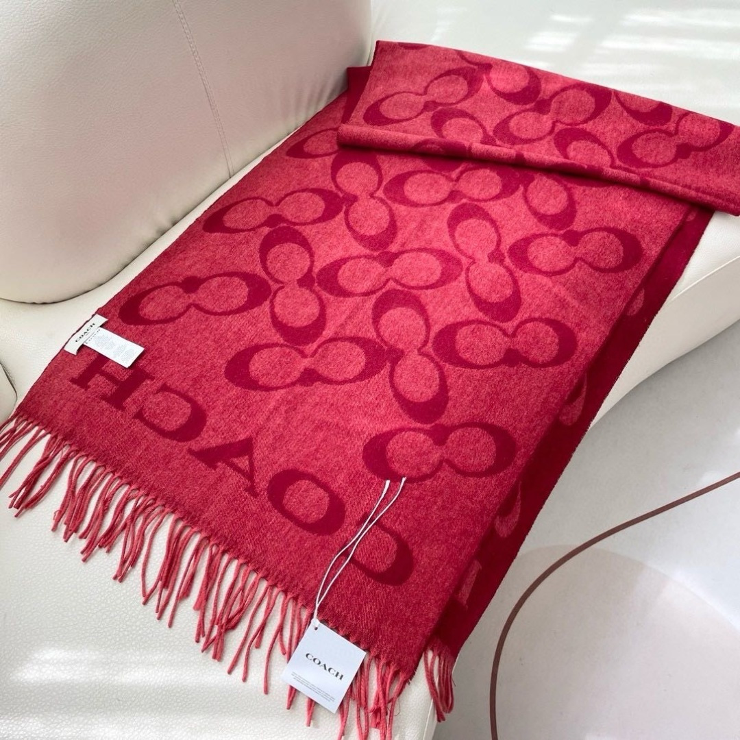 ✨✨【经典款】COACH经典 蔻驰披肩也太好看了吧！不仅有颜值还有品质，97%羊毛+3%羊绒，手感超级软