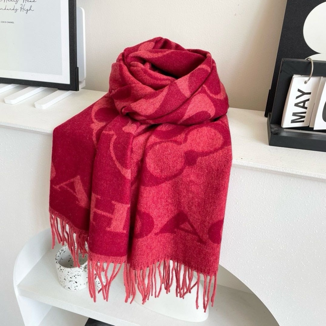 ✨✨【经典款】COACH经典 蔻驰披肩也太好看了吧！不仅有颜值还有品质，97%羊毛+3%羊绒，手感超级软