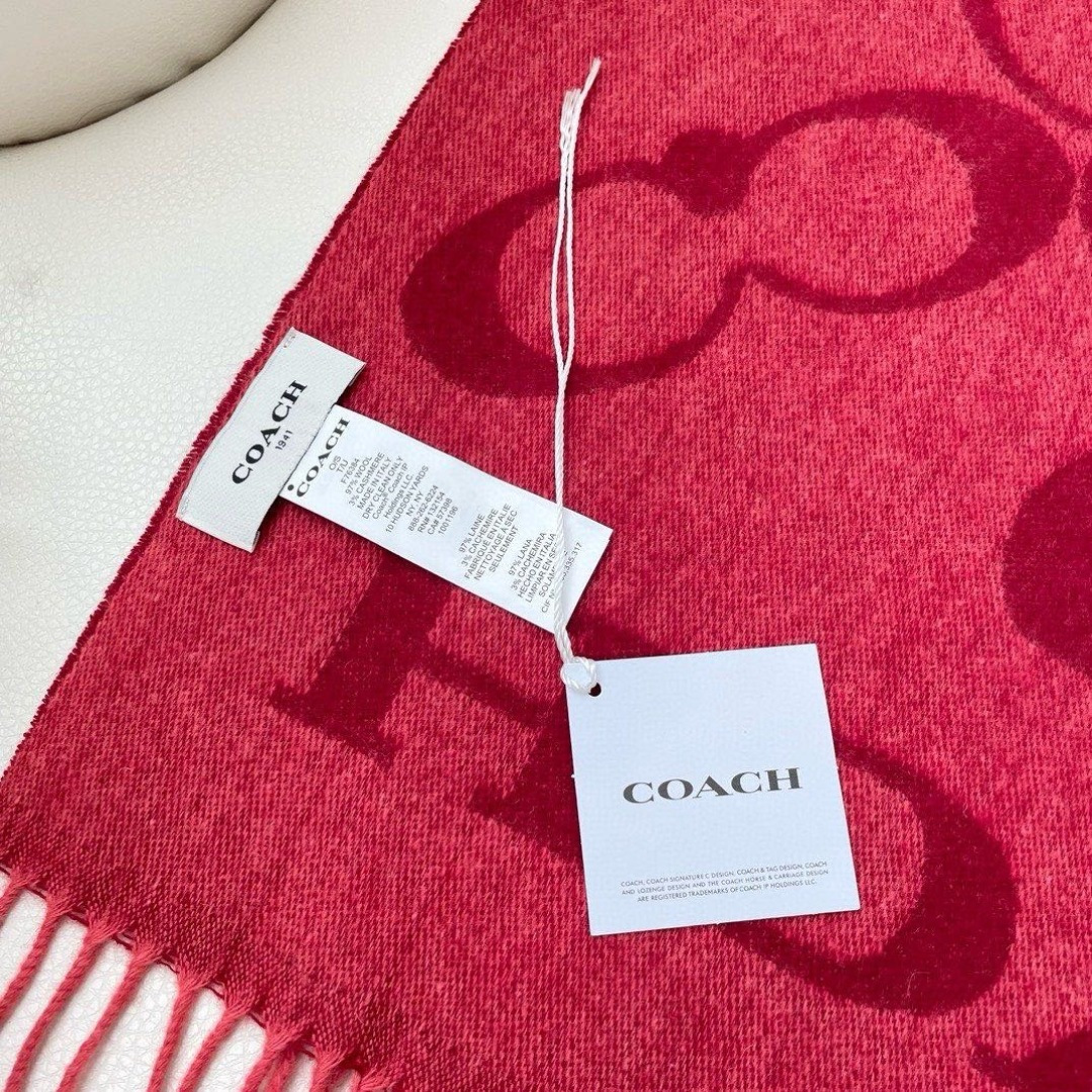 ✨✨【经典款】COACH经典 蔻驰披肩也太好看了吧！不仅有颜值还有品质，97%羊毛+3%羊绒，手感超级软