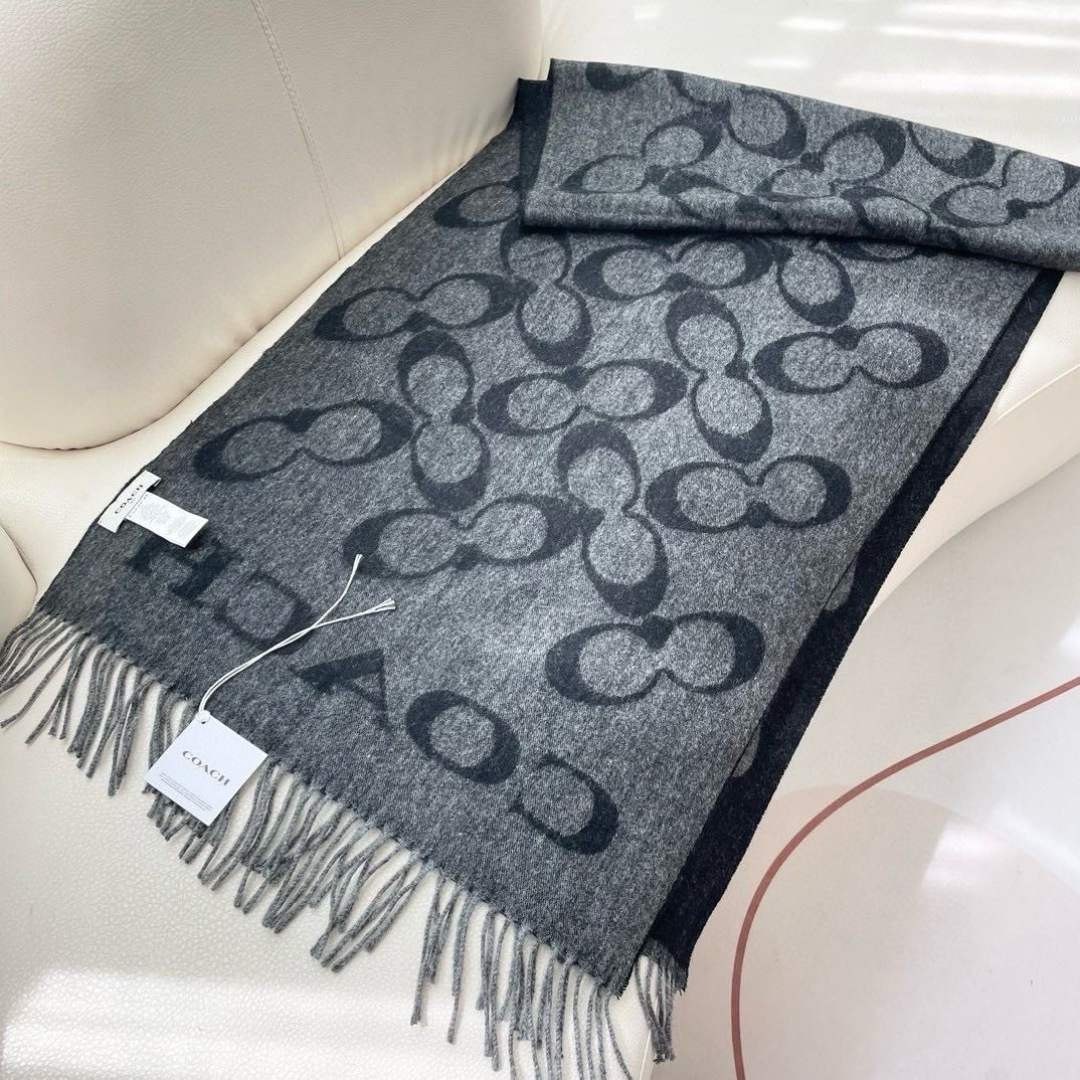 ✨✨【经典款】COACH经典 蔻驰披肩也太好看了吧！不仅有颜值还有品质，97%羊毛+3%羊绒，手感超级软