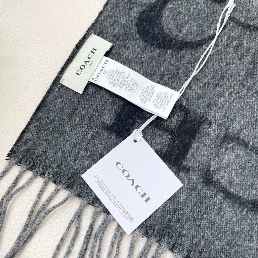 ✨✨【经典款】COACH经典 蔻驰披肩也太好看了吧！不仅有颜值还有品质，97%羊毛+3%羊绒，手感超级软