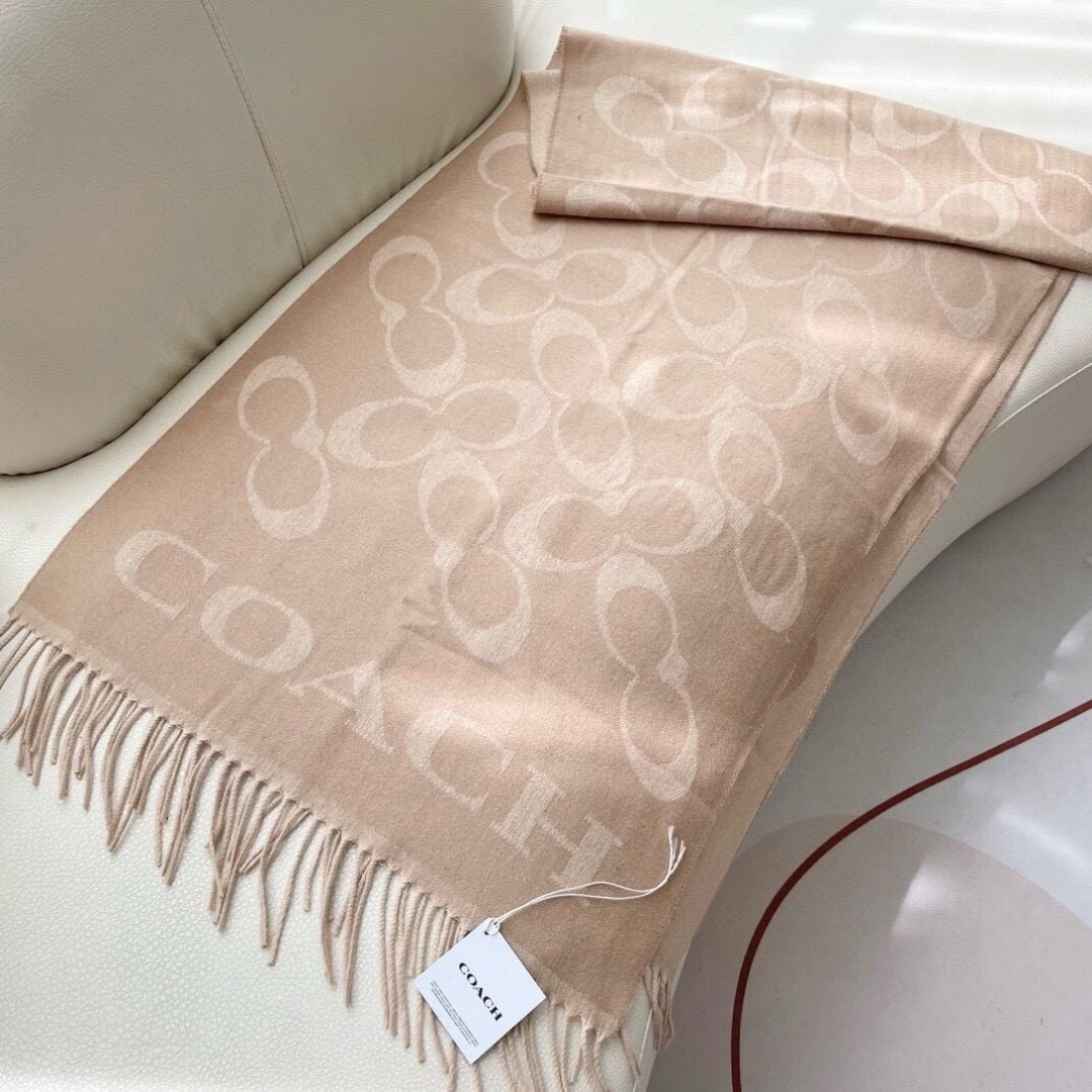 ✨✨【经典款】COACH经典 蔻驰披肩也太好看了吧！不仅有颜值还有品质，97%羊毛+3%羊绒，手感超级软