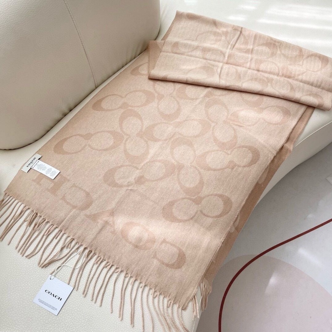 ✨✨【经典款】COACH经典 蔻驰披肩也太好看了吧！不仅有颜值还有品质，97%羊毛+3%羊绒，手感超级软