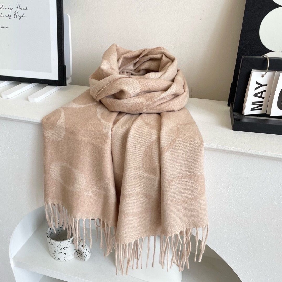 ✨✨【经典款】COACH经典 蔻驰披肩也太好看了吧！不仅有颜值还有品质，97%羊毛+3%羊绒，手感超级软