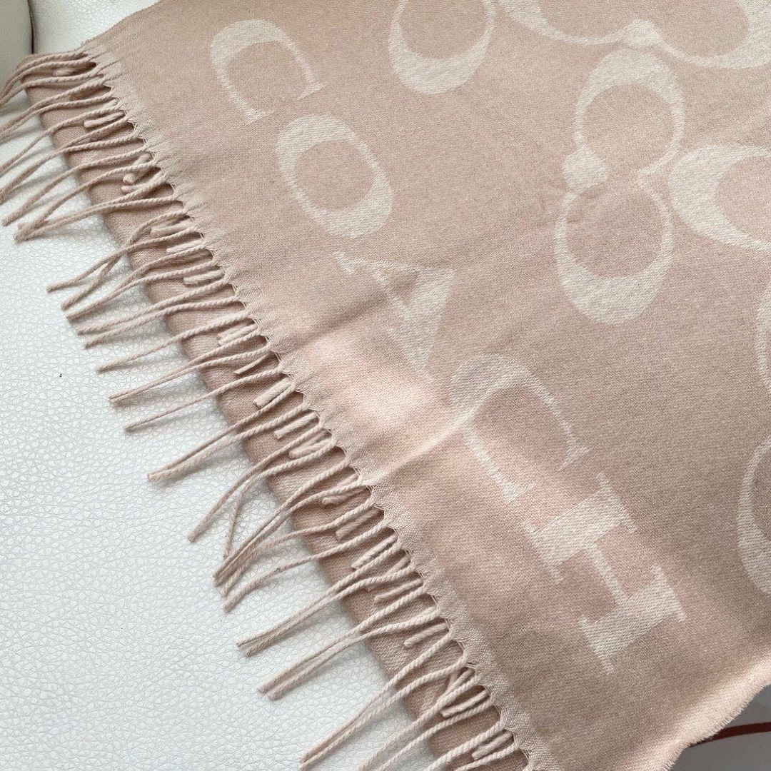 ✨✨【经典款】COACH经典 蔻驰披肩也太好看了吧！不仅有颜值还有品质，97%羊毛+3%羊绒，手感超级软