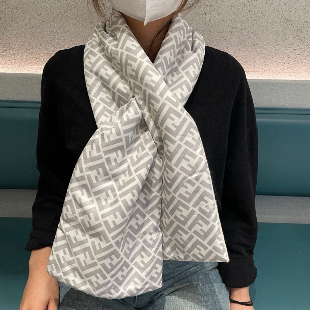 NO:542068,New style shipment] Fendi scarf, autumn and winter coat good friend!  The latest model, the amount released is not large, basically in seconds, grab it quickly, it is super versatile, 110*20cm. Lamb wool short fur scarf, high-version scarf, high-version scarf, fendi19860909新款出货】芬迪围脖围巾 秋冬大衣好朋友！最新款,,放出来的量不大基本是秒空,这时候抓紧抢,超级百搭,,110*20cm.羔羊毛短皮草围巾高版本围巾,高版本围巾,fendi,scarf