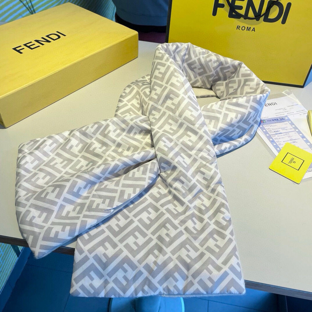 新款出货】❗️❗️芬迪围脖围巾 秋冬大衣好朋友！最新款，，放出来的量不大基本是秒空，这时候抓紧抢，超级百