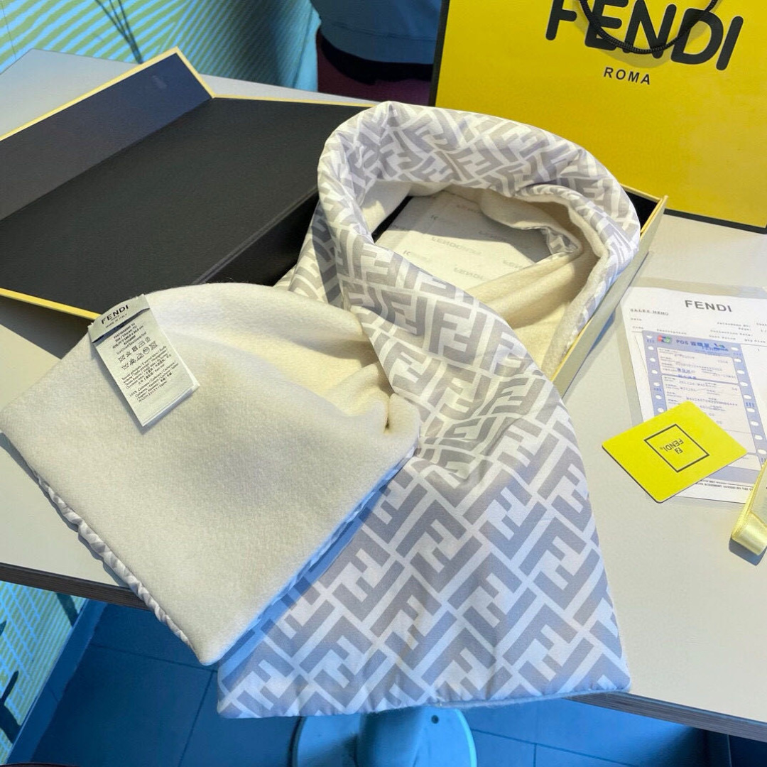 新款出货】❗️❗️芬迪围脖围巾 秋冬大衣好朋友！最新款，，放出来的量不大基本是秒空，这时候抓紧抢，超级百