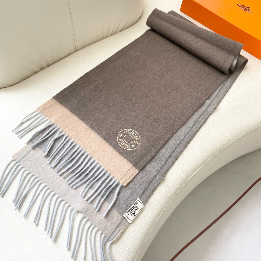 上新爱马仕男女款围巾且买且珍惜😍~都是出口订单所以比较难遇❤️东西讲究少而精😍好看的一定要收😎这款H家女