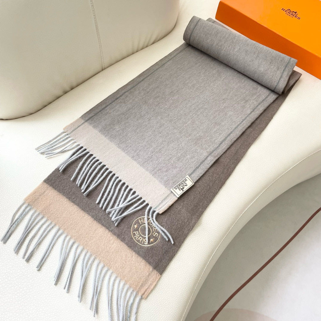 上新爱马仕男女款围巾且买且珍惜😍~都是出口订单所以比较难遇❤️东西讲究少而精😍好看的一定要收😎这款H家女
