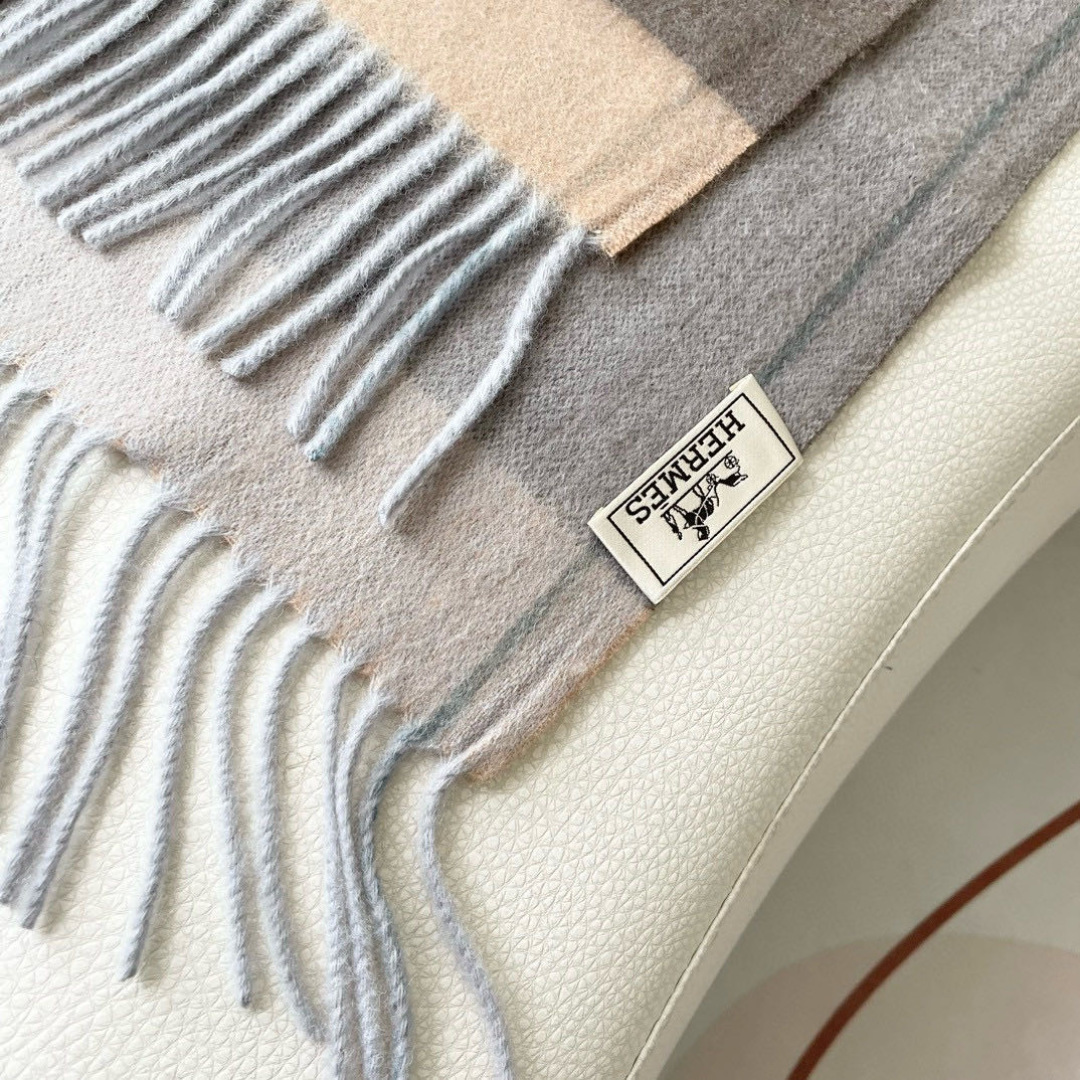 上新爱马仕男女款围巾且买且珍惜😍~都是出口订单所以比较难遇❤️东西讲究少而精😍好看的一定要收😎这款H家女