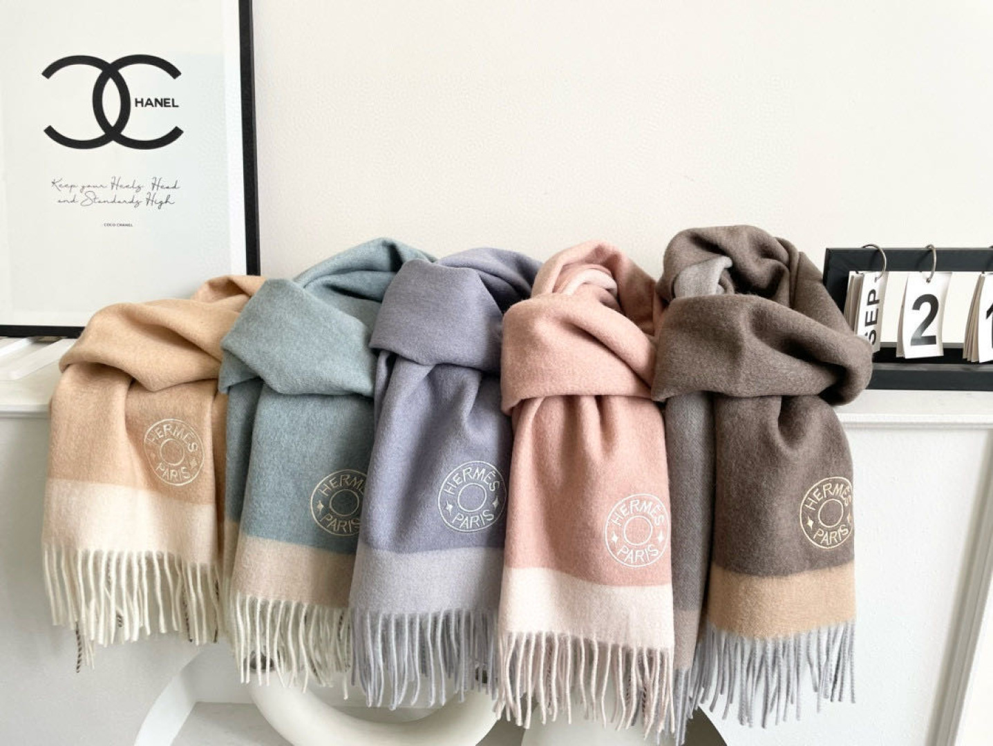 上新爱马仕男女款围巾且买且珍惜😍~都是出口订单所以比较难遇❤️东西讲究少而精😍好看的一定要收😎这款H家女