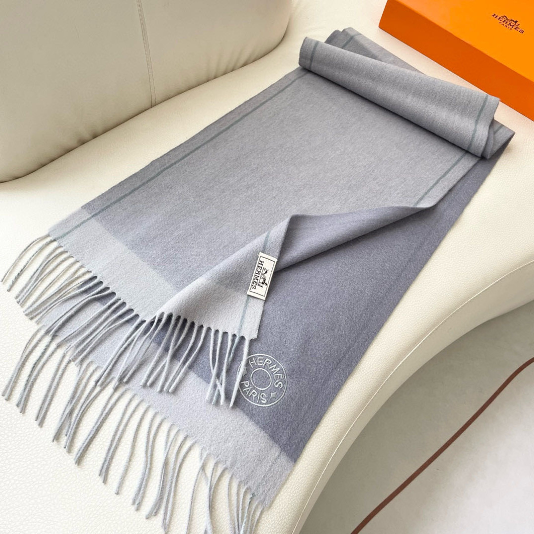 上新爱马仕男女款围巾且买且珍惜😍~都是出口订单所以比较难遇❤️东西讲究少而精😍好看的一定要收😎这款H家女