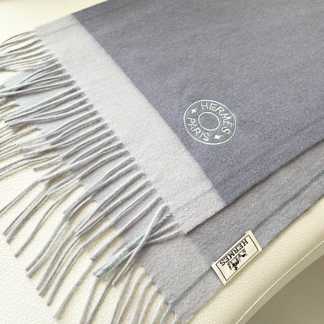 上新爱马仕男女款围巾且买且珍惜😍~都是出口订单所以比较难遇❤️东西讲究少而精😍好看的一定要收😎这款H家女