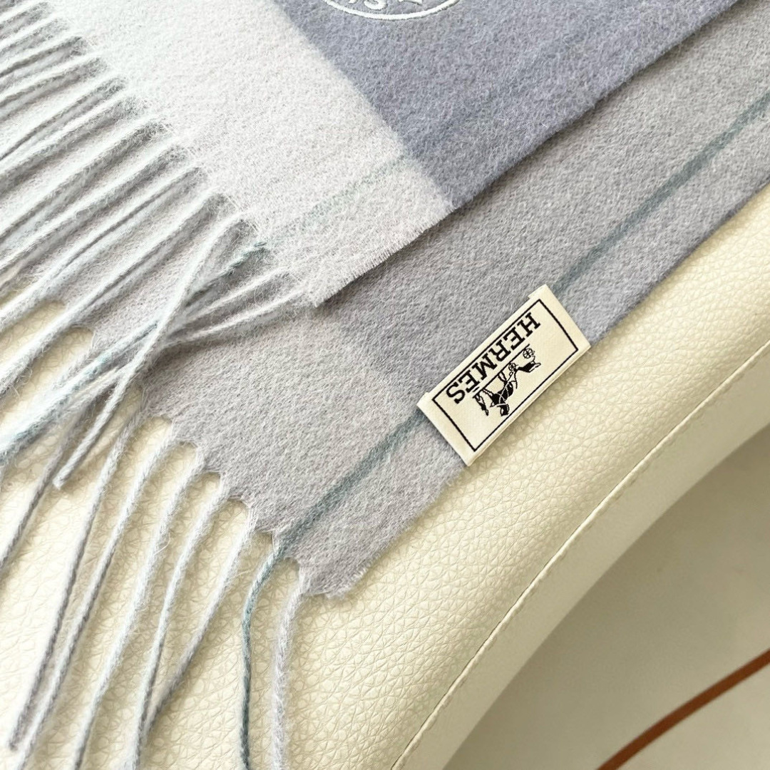 上新爱马仕男女款围巾且买且珍惜😍~都是出口订单所以比较难遇❤️东西讲究少而精😍好看的一定要收😎这款H家女