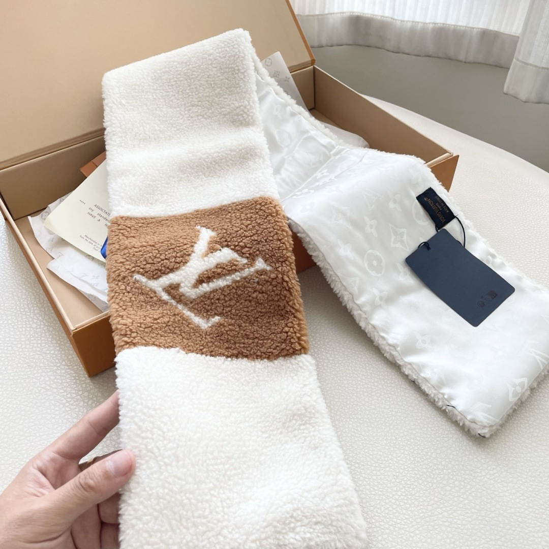 新款出货】❗️❗️LV Shearling泰迪围巾 秋冬大衣好朋友！最新款，，放出来的量不大基本是秒空，