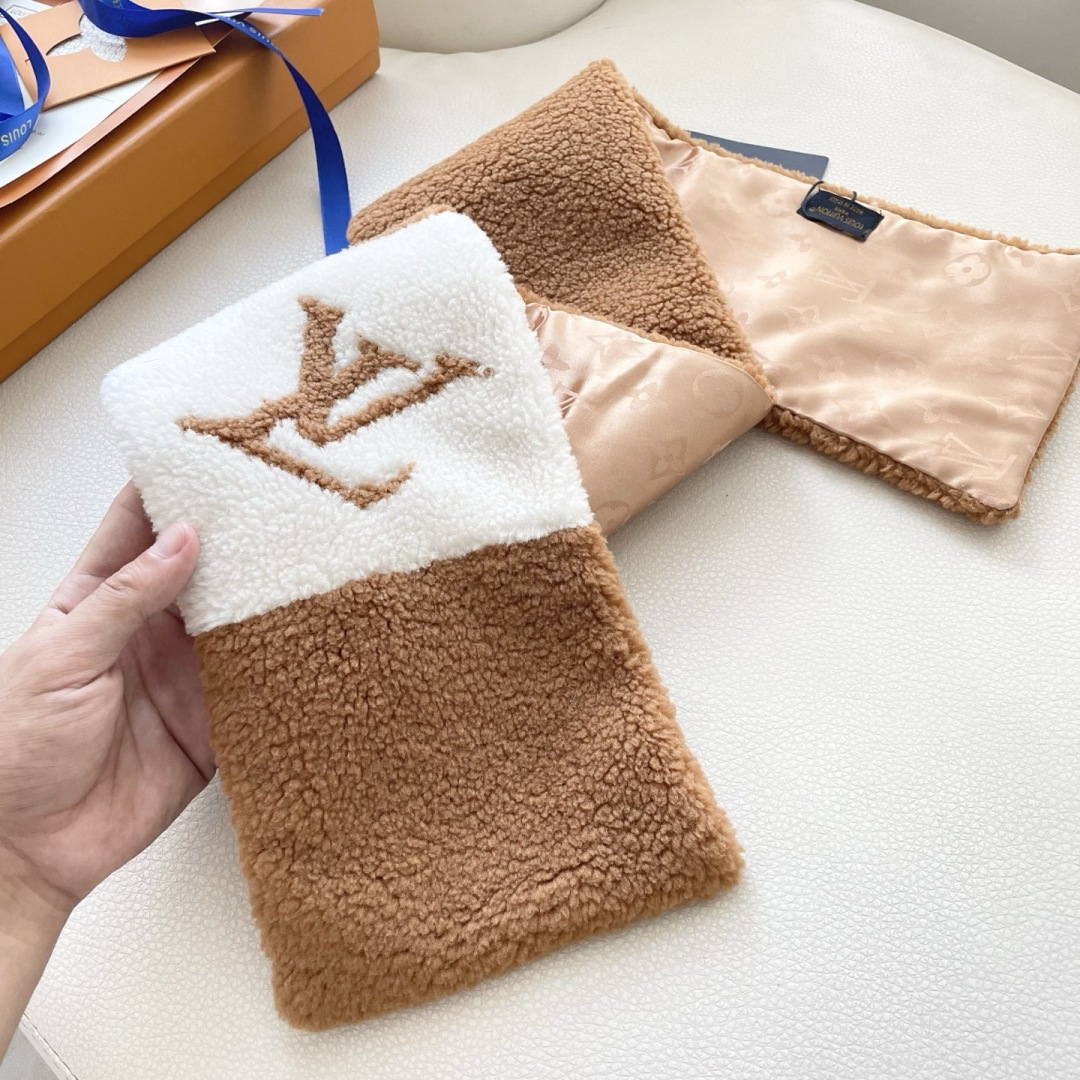 新款出货】❗️❗️LV Shearling泰迪围巾 秋冬大衣好朋友！最新款，，放出来的量不大基本是秒空，