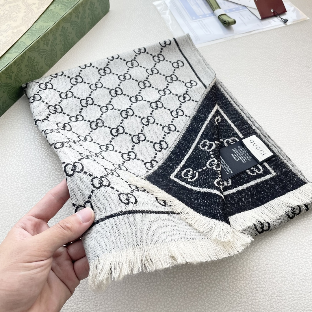 Gucci · 古奇经典羊绒披肩围巾❗来个硬货.麻溜的安排上.纯正出口❗原订单已经交货一批，其中一批刚过