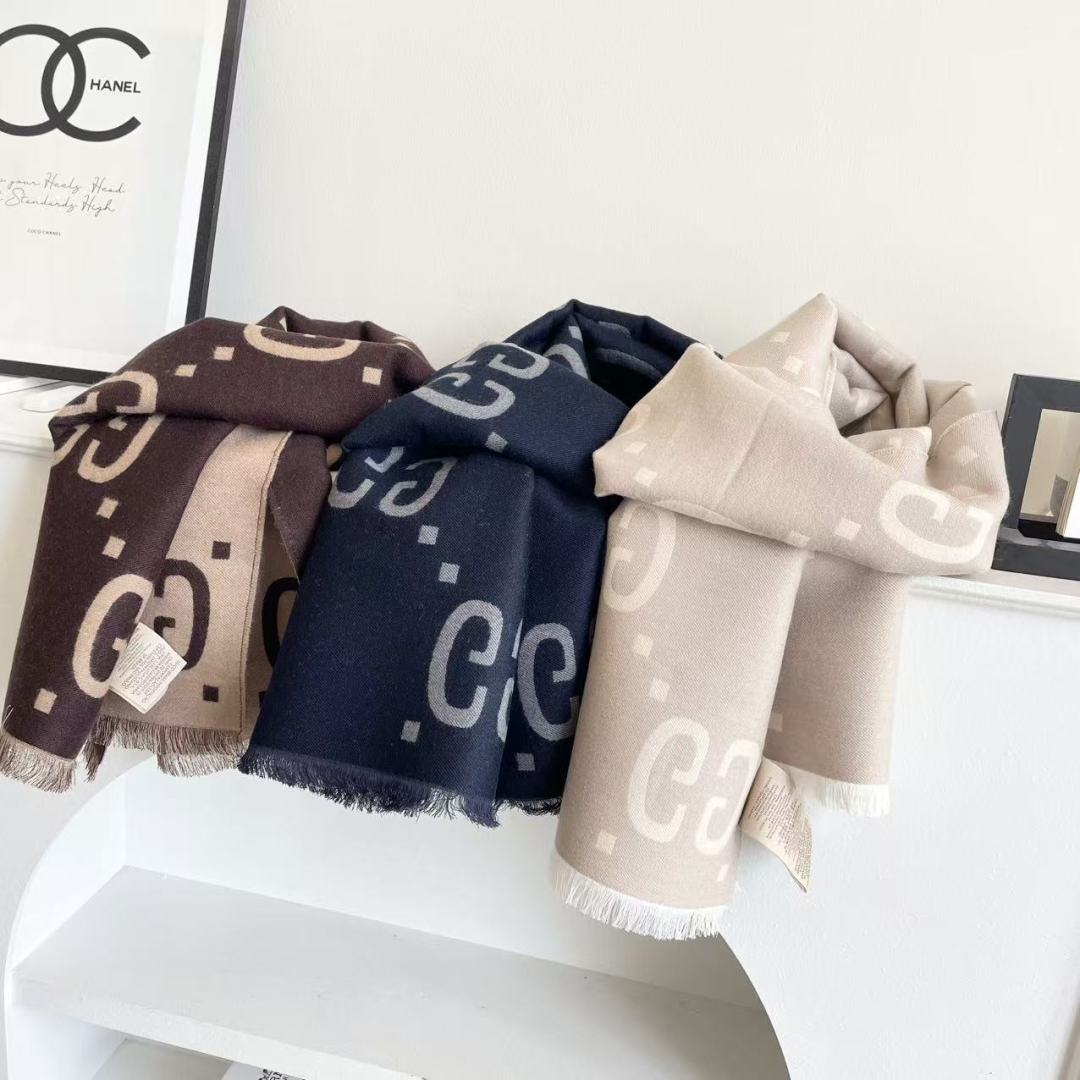 Gucci · 古奇经典羊绒披肩围巾❗来个硬货.麻溜的安排上.纯正出口❗原订单已经交货一批，其中一批刚过