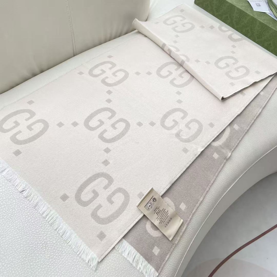 Gucci · 古奇经典羊绒披肩围巾❗来个硬货.麻溜的安排上.纯正出口❗原订单已经交货一批，其中一批刚过