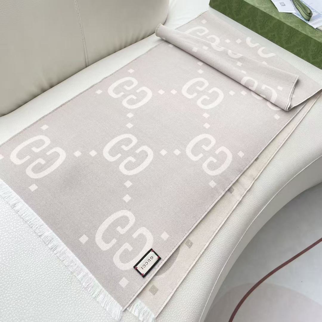 Gucci · 古奇经典羊绒披肩围巾❗来个硬货.麻溜的安排上.纯正出口❗原订单已经交货一批，其中一批刚过