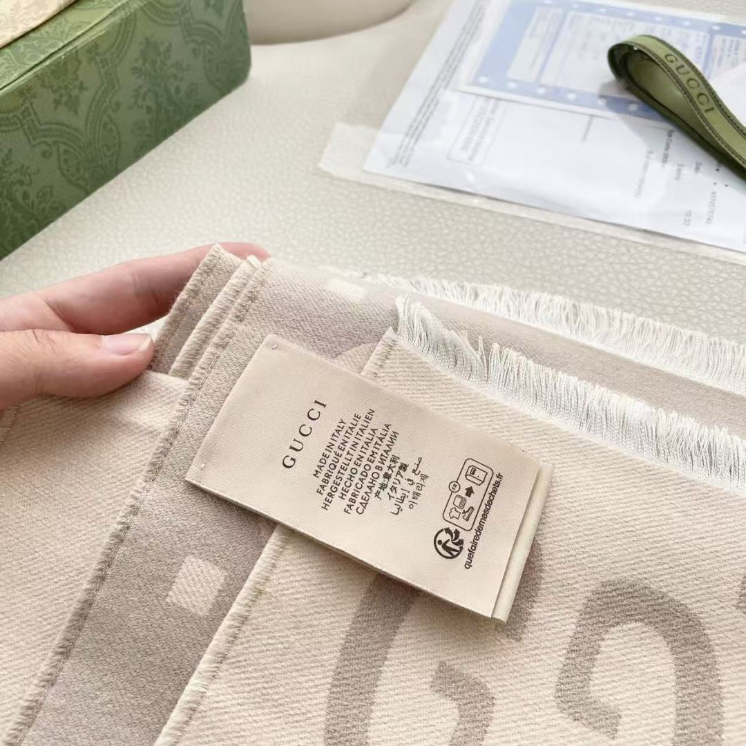 Gucci · 古奇经典羊绒披肩围巾❗来个硬货.麻溜的安排上.纯正出口❗原订单已经交货一批，其中一批刚过
