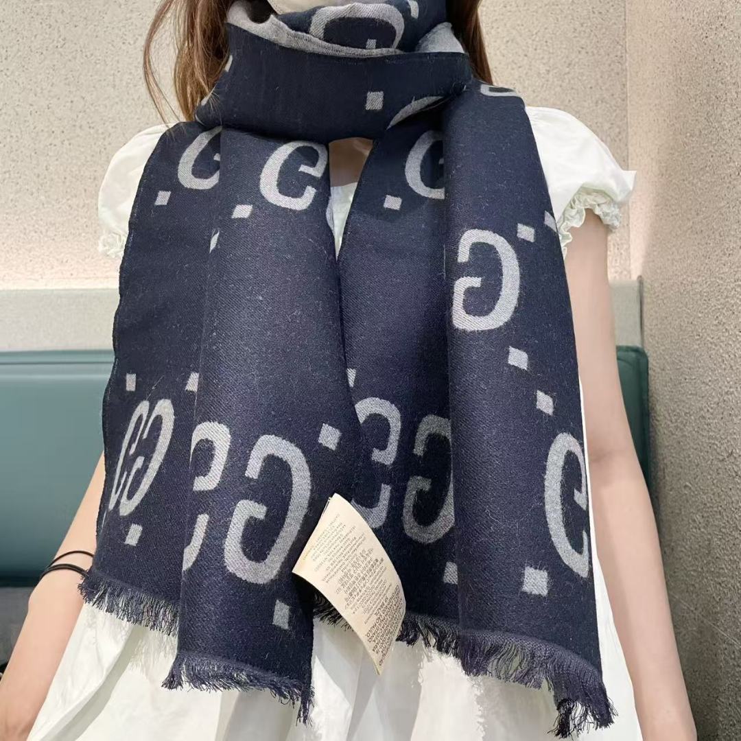 Gucci · 古奇经典羊绒披肩围巾❗来个硬货.麻溜的安排上.纯正出口❗原订单已经交货一批，其中一批刚过