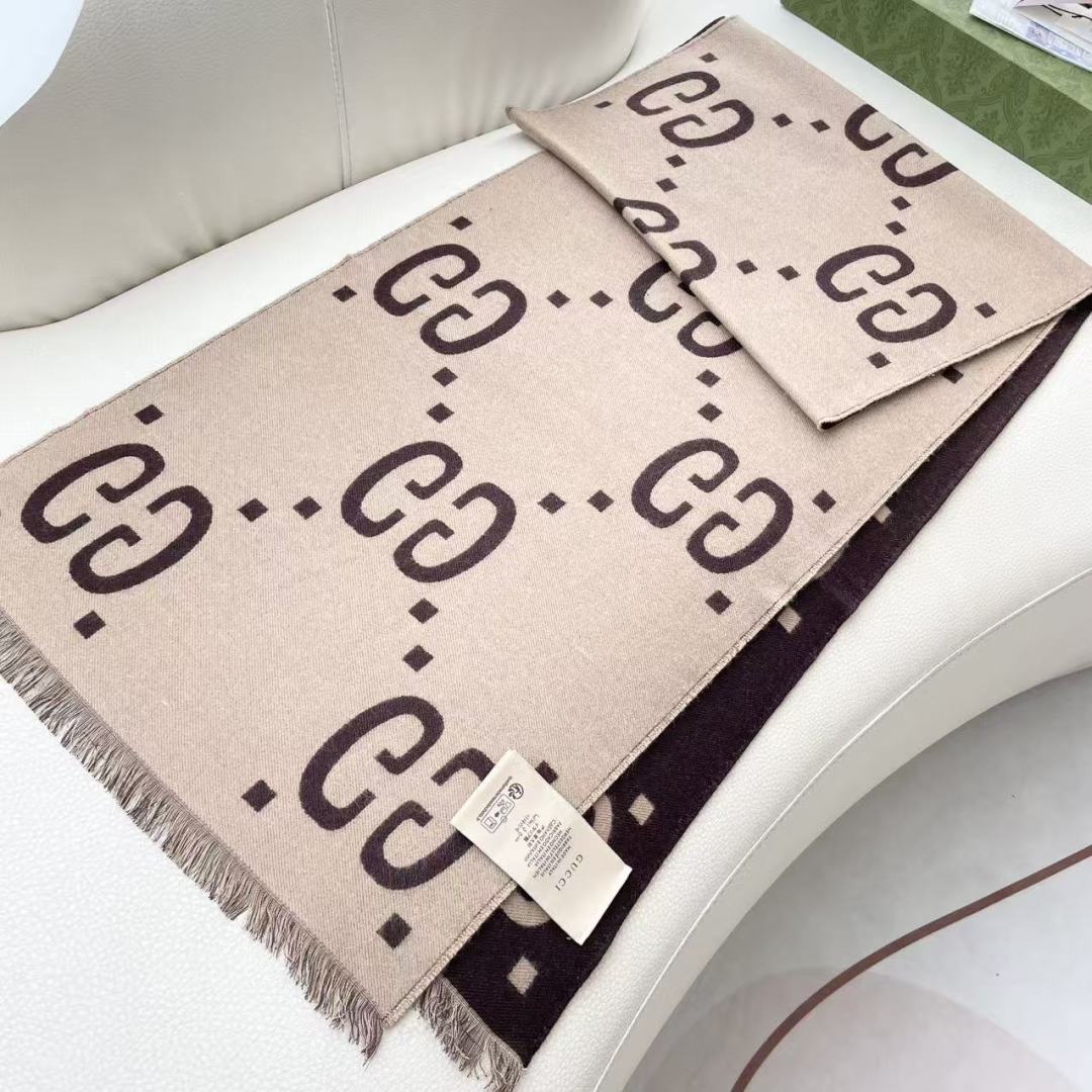 Gucci · 古奇经典羊绒披肩围巾❗来个硬货.麻溜的安排上.纯正出口❗原订单已经交货一批，其中一批刚过