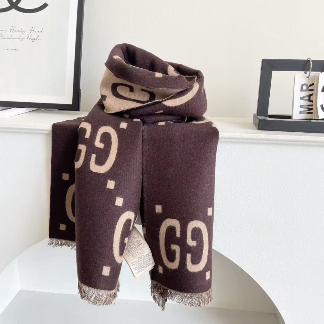 Gucci · 古奇经典羊绒披肩围巾❗来个硬货.麻溜的安排上.纯正出口❗原订单已经交货一批，其中一批刚过