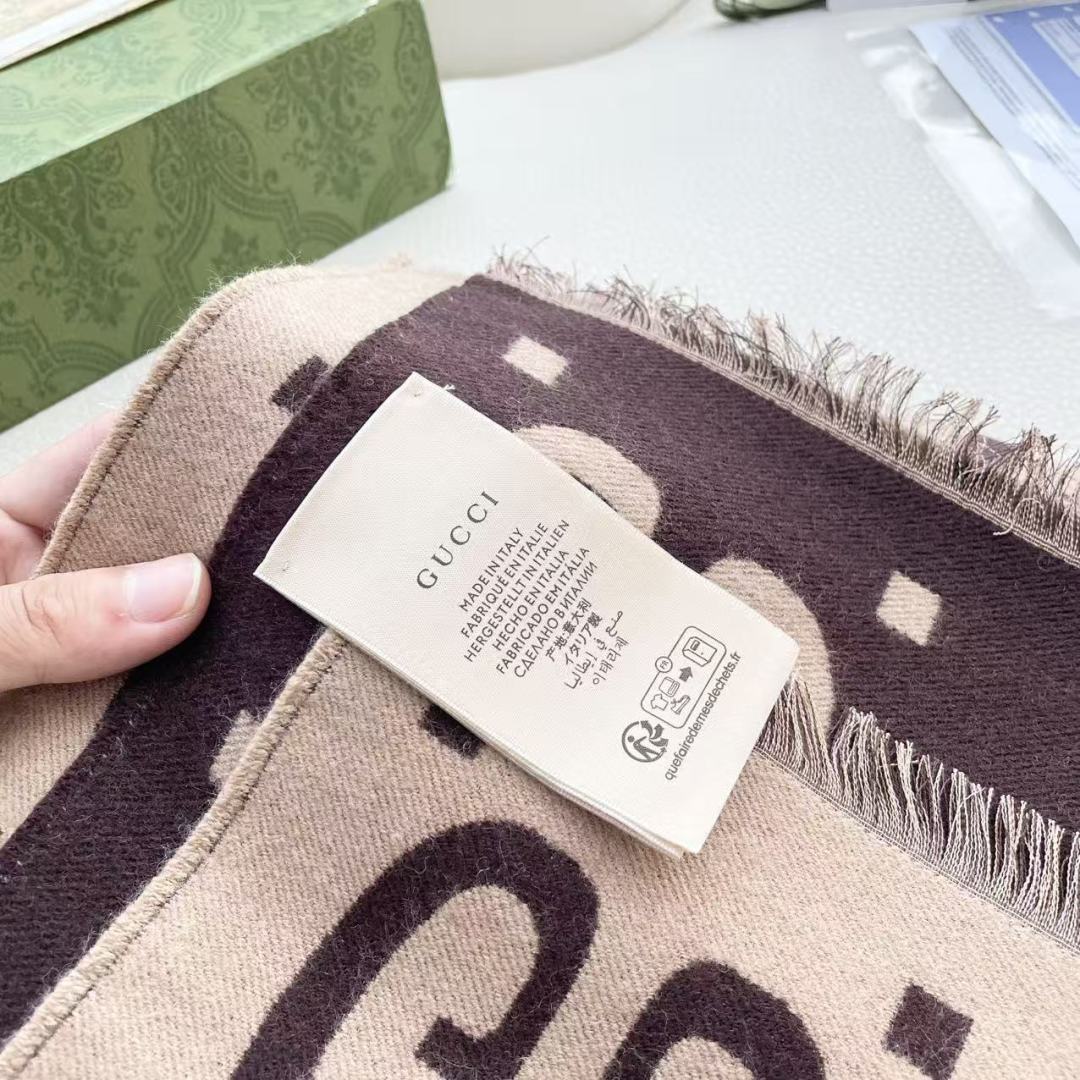 Gucci · 古奇经典羊绒披肩围巾❗来个硬货.麻溜的安排上.纯正出口❗原订单已经交货一批，其中一批刚过