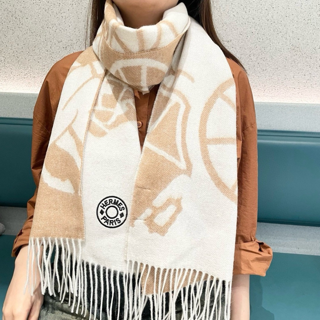 Hermes Unisex Scarf in Classic Design, 100% Cashmere, 32 x 200 cm