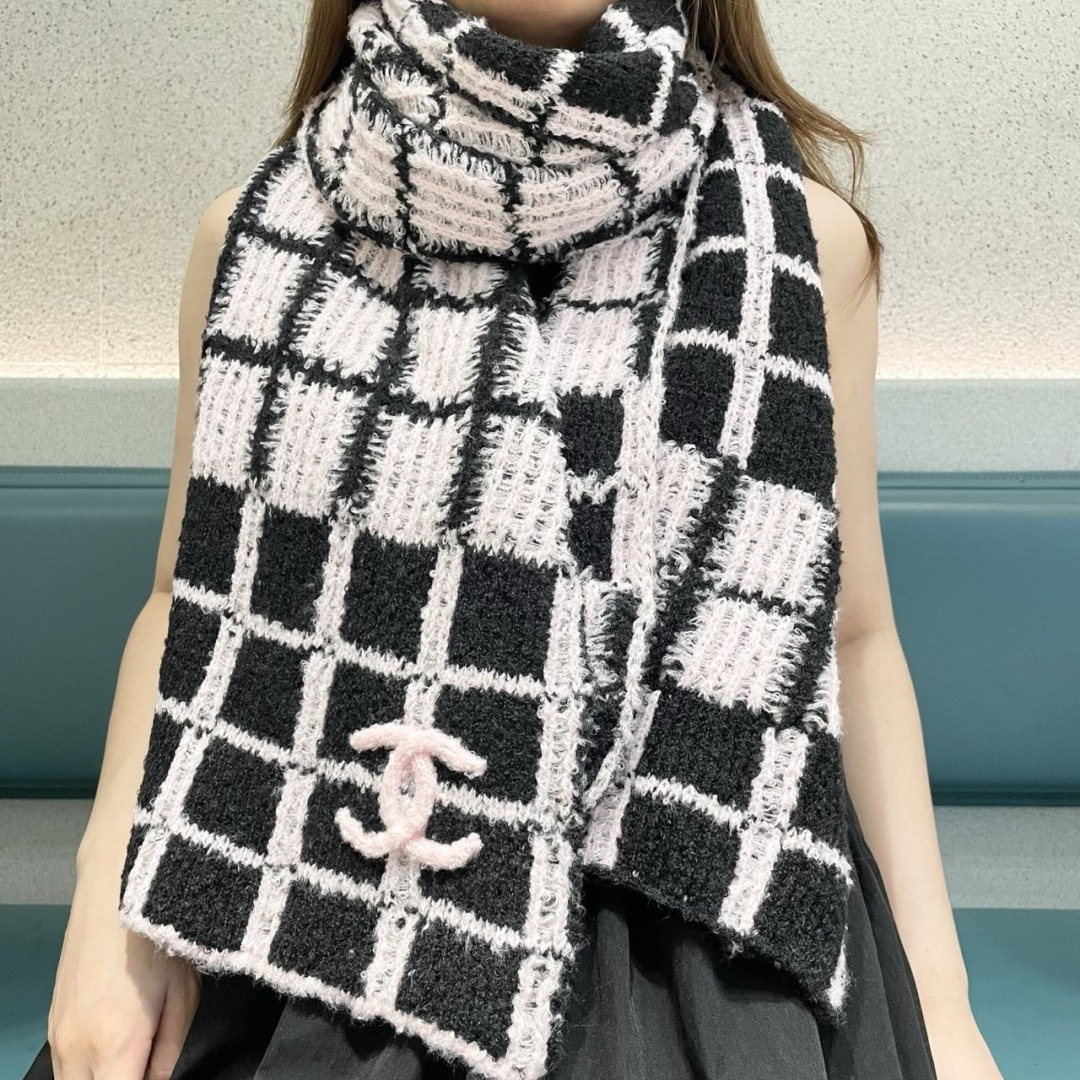 Chanel Cashmere Knit Scarf, Black & Pink Plaid, 35 x 200 cm, Soft & Warm